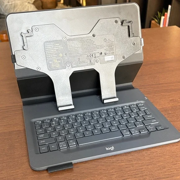 Logitech - Gray Keyboard Folio - Picture 2 of 7